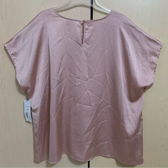 NEW Liz Claiborne Women's Short Sleeve Back Keyhole Satin Blouse Pink Plus 2X - Picture 2 of 15